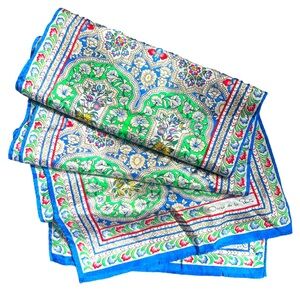 💎 Oscar de la Renta Silk Scarf (10”x50.5”)